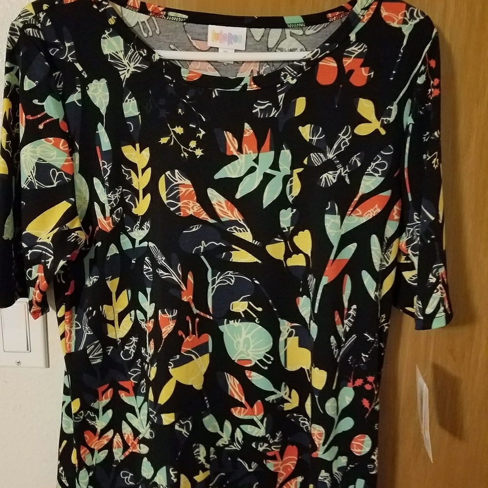 Lularoe Gigi shirt